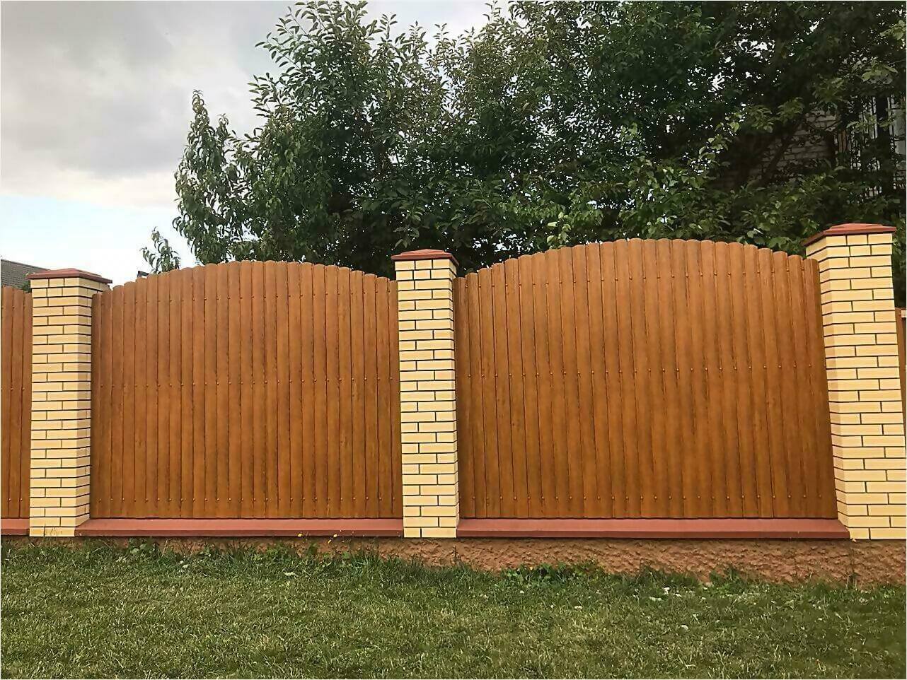 забор из штакетника 80м орех фото3 в Сланцах