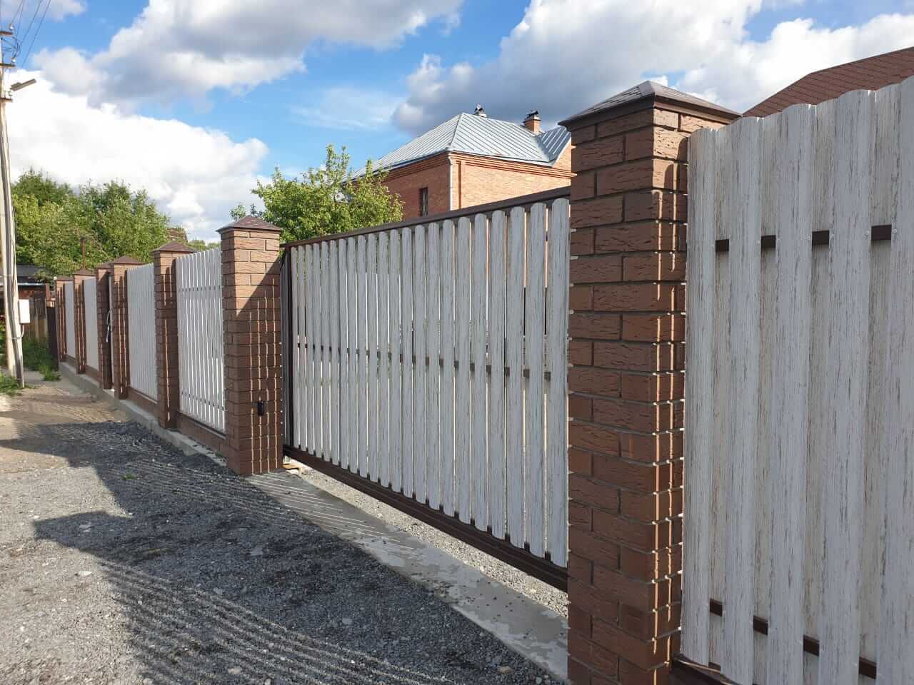 забор из штакетника Белёный Дуб фото3 в Сланцах