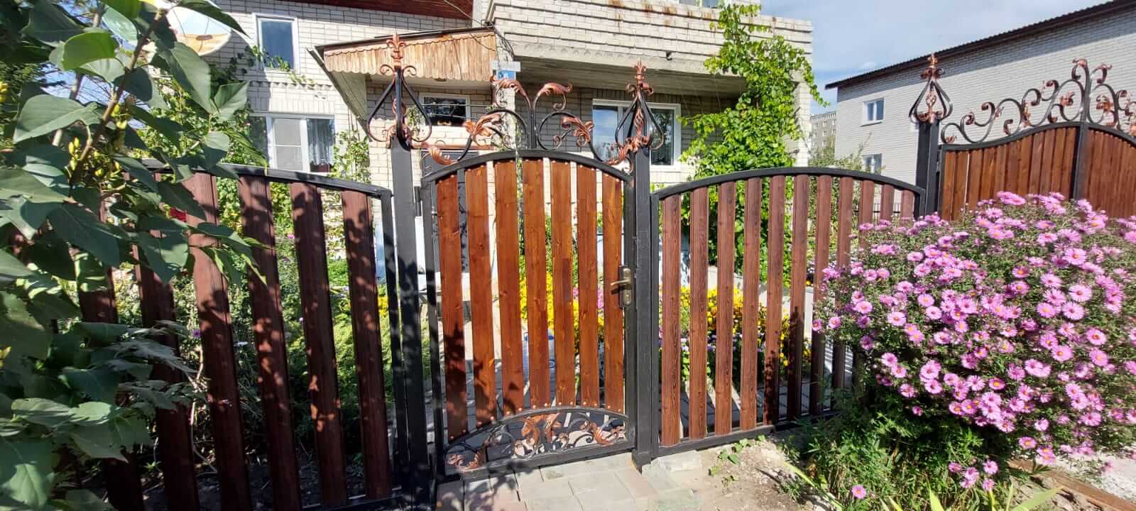 забор из штакетника каштан красный фото3 в Сланцах