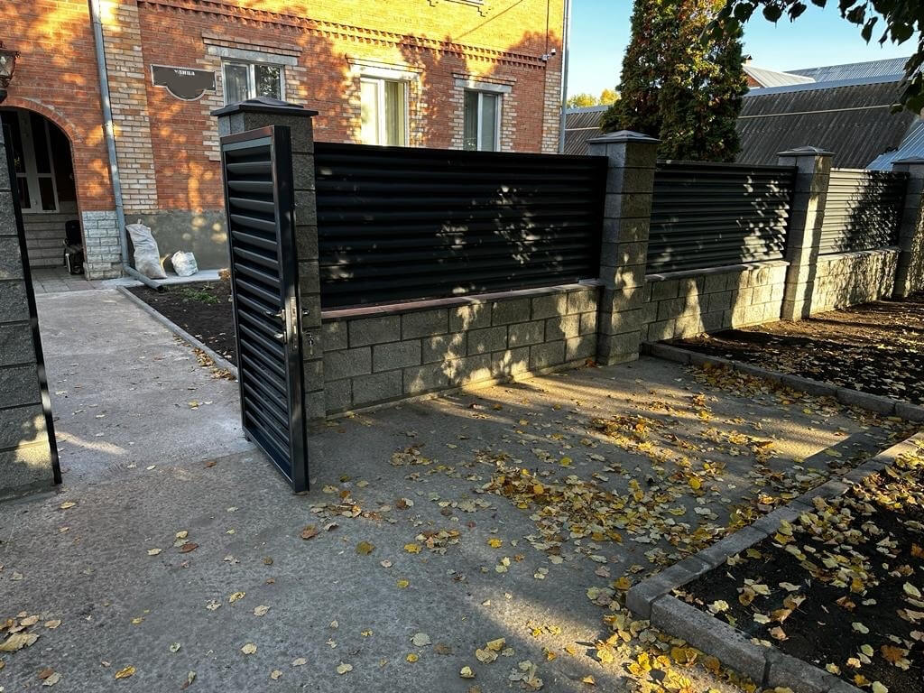 Забор-жалюзи 19м RAL7024/7024 Серый Графит двусторонний MATTE фото 5 в Сланцах