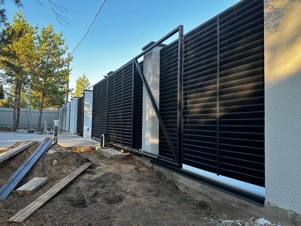 Забор-жалюзи 18м RAL9005/9005 Черный двухсторонний МАТТЕ фото 1 в Сланцах