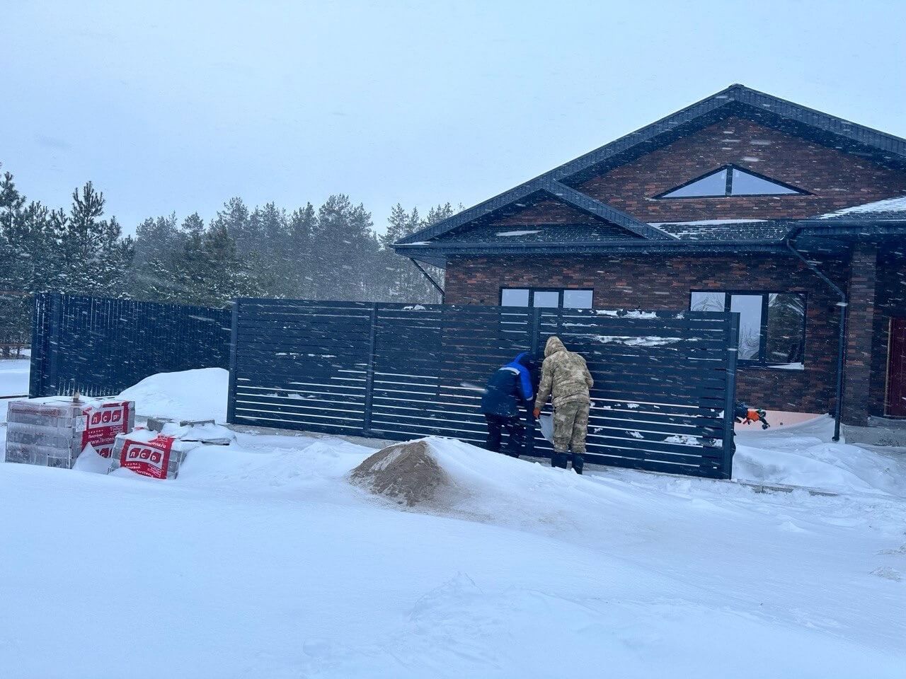 Забор-ранчо из металлопланкена 26м RAL7024 Серый Графит МАТТЕ фото 1 в Сланцах