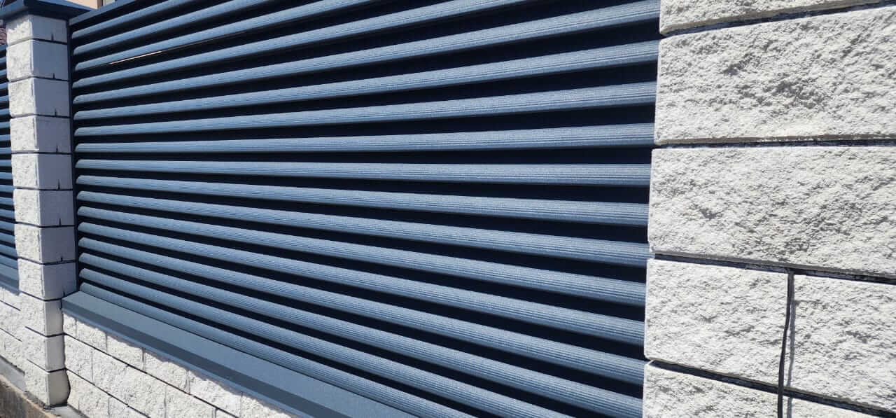 Забор из ламелей Еврожалюзи 32м RAL7024/7024 Серый Графит двусторонний МАТТЕ фото 1 в Сланцах