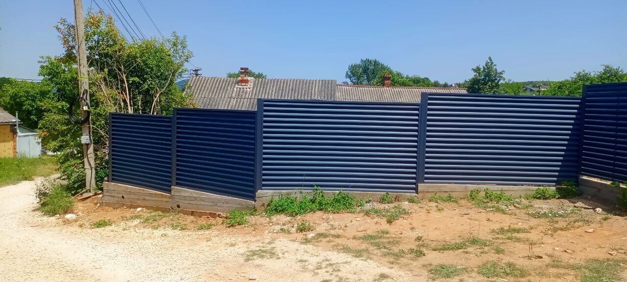 Забор-жалюзи из ламелей Еврожалюзи 53м RAL7024 Серый Графит МАТТЕ фото 6 в Сланцах
