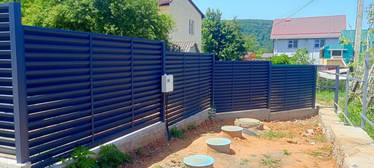 Забор-жалюзи из ламелей Еврожалюзи 53м RAL7024 Серый Графит МАТТЕ фото 2 в Сланцах