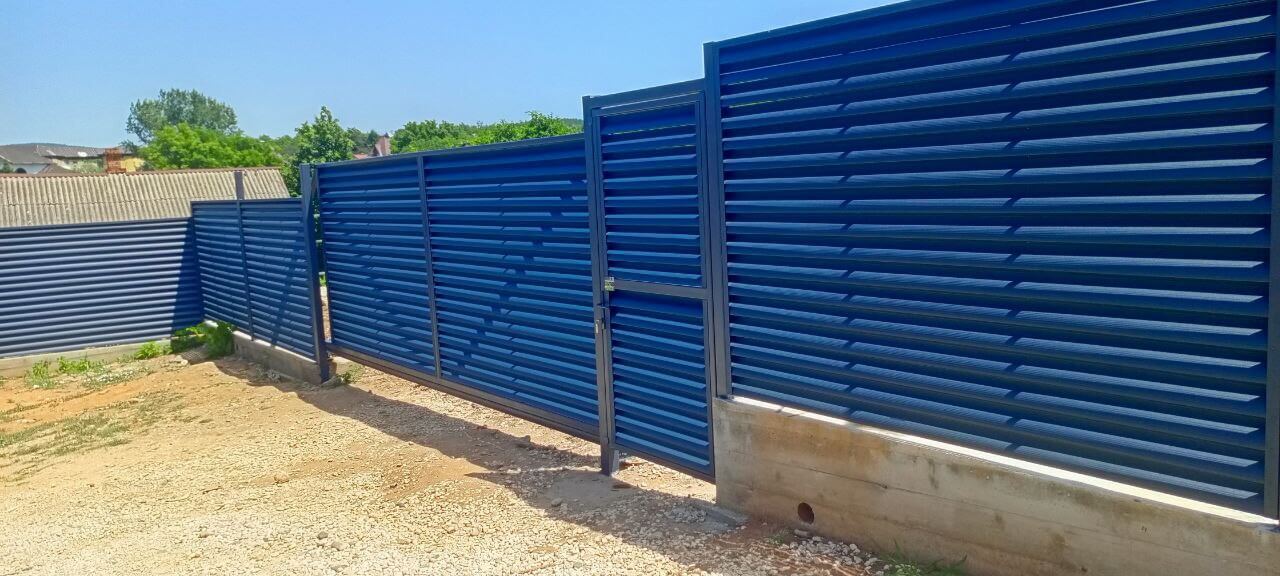 Забор-жалюзи из ламелей Еврожалюзи 53м RAL7024 Серый Графит МАТТЕ фото 15 в Сланцах