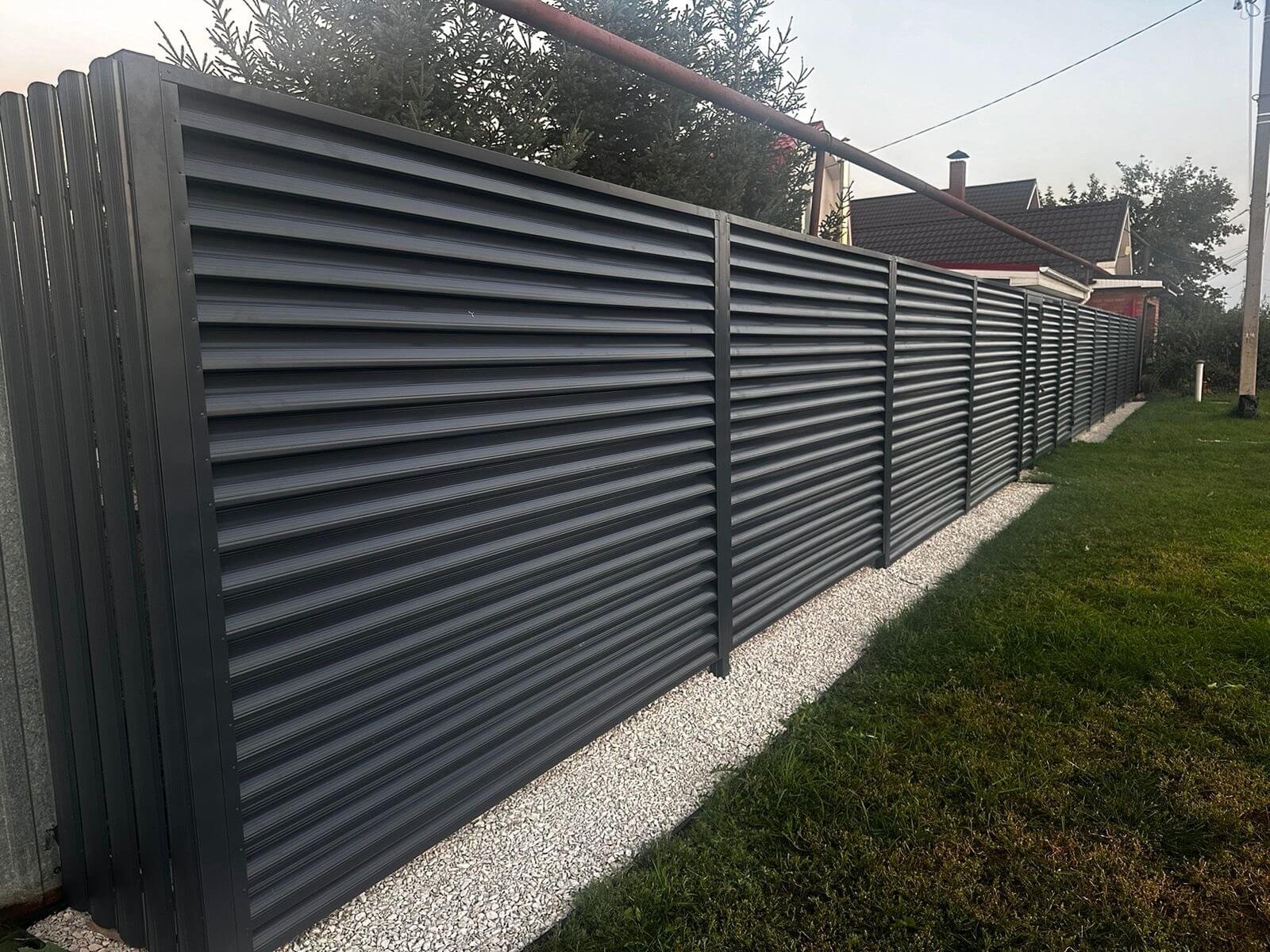 Забор из ламелей Еврожалюзи 26м RAL7024/7024 Серый Графит двусторонний фото 4 в Сланцах