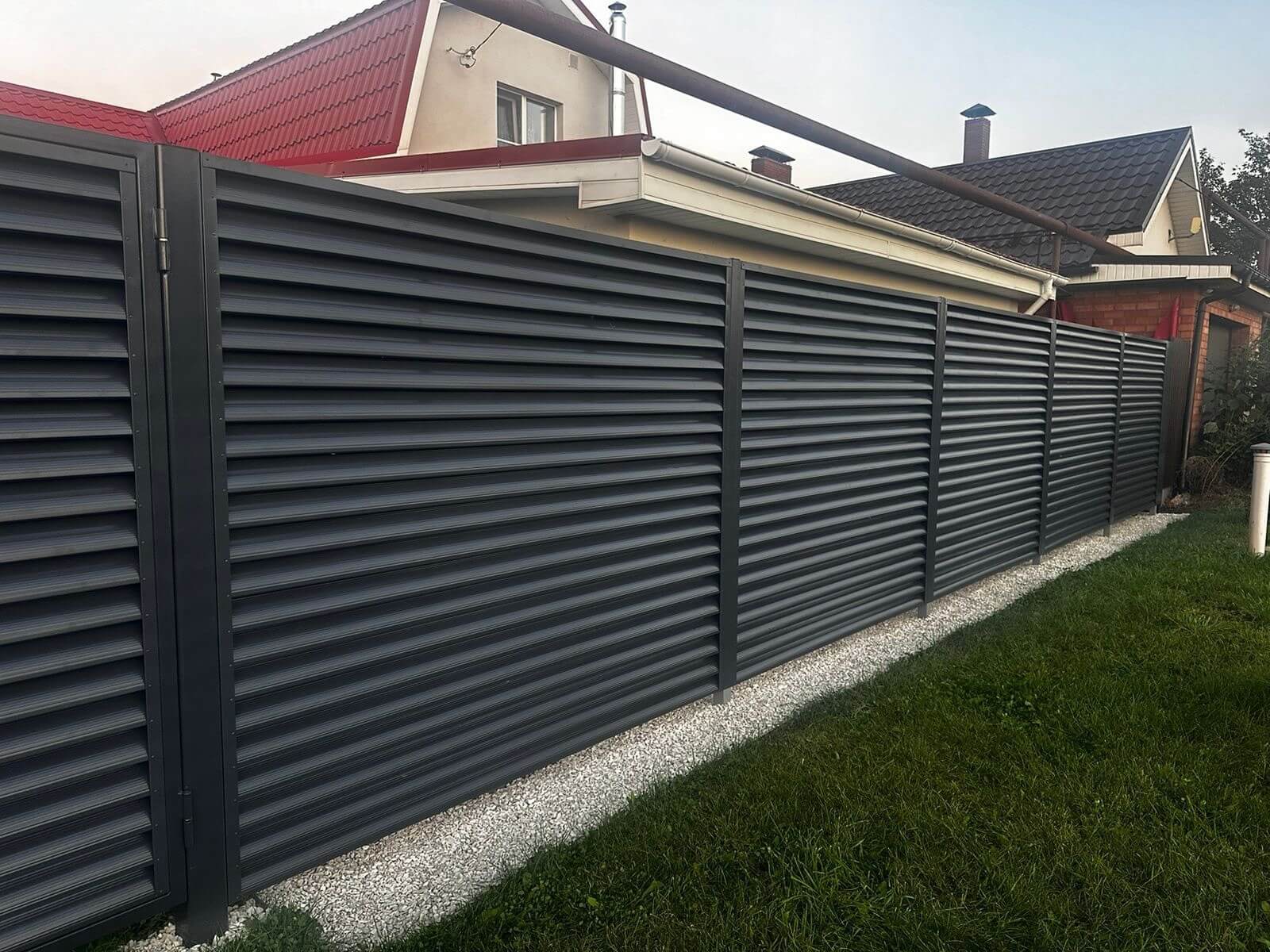 Забор из ламелей Еврожалюзи 26м RAL7024/7024 Серый Графит двусторонний фото 3 в Сланцах