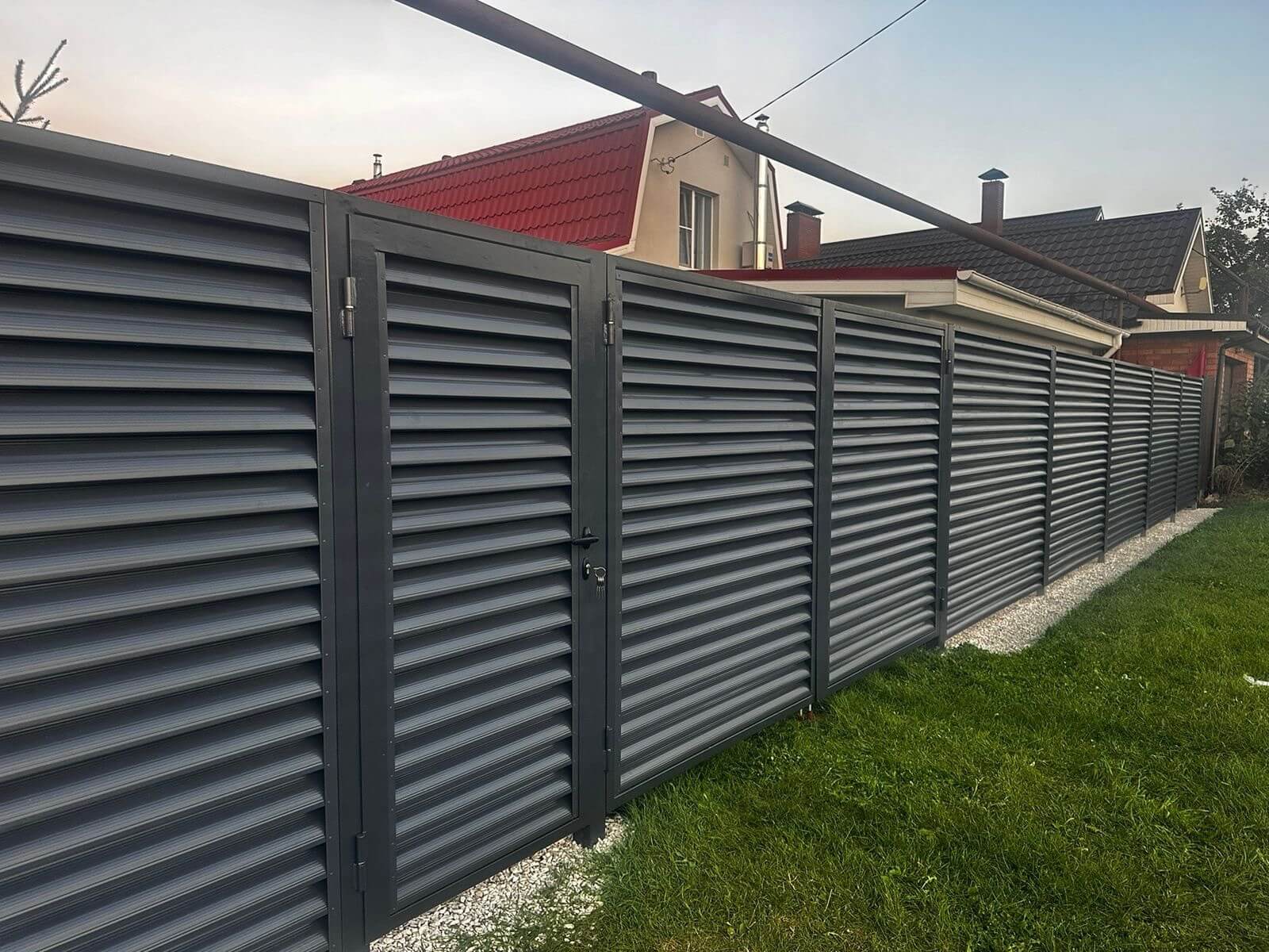 Забор из ламелей Еврожалюзи 26м RAL7024/7024 Серый Графит двусторонний фото 1 в Сланцах