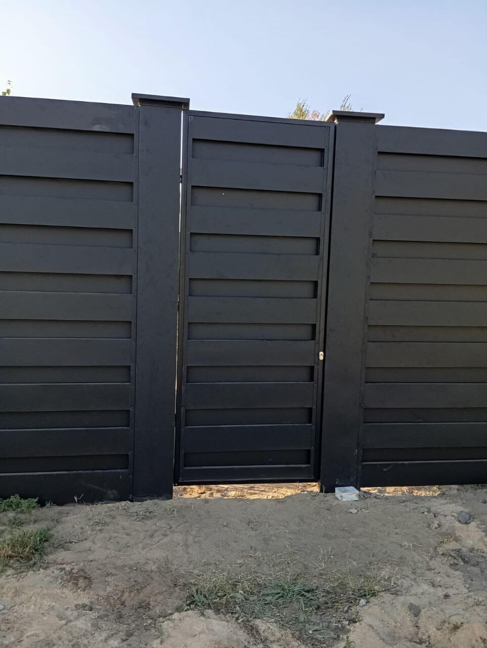 Забор-ранчо из металлопланкена 37м RAL9005 Черный МАТТЕ фото 3 в Сланцах