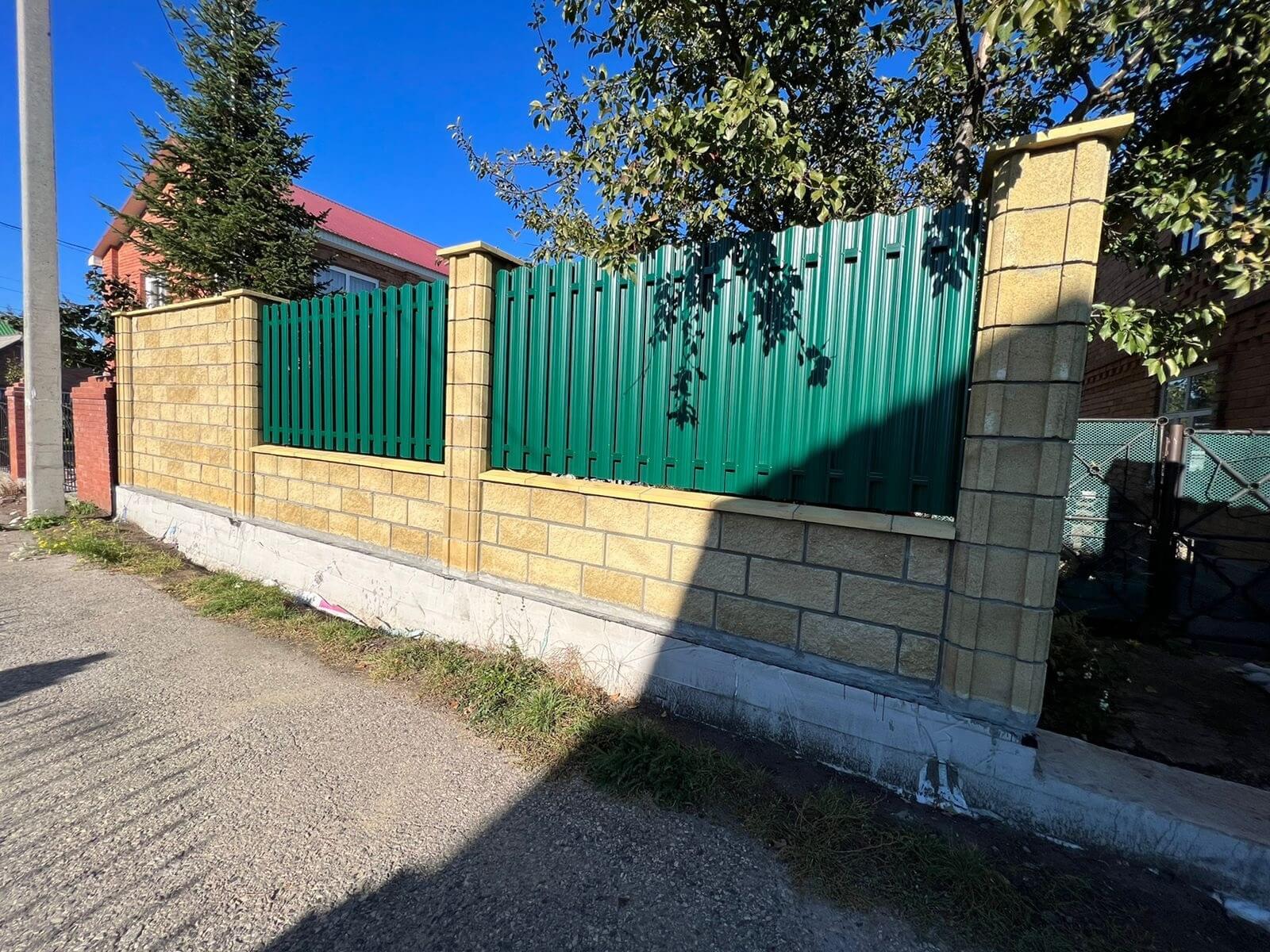 Забор из евроштакетника 22м RAL6005/6005 Зеленый Мох двусторонний фото 4 в Сланцах