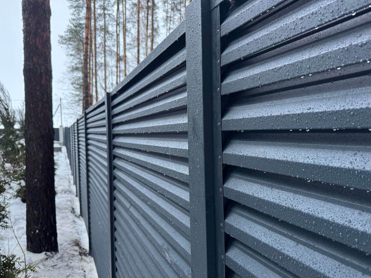 Забор-жалюзи из ламелей ЭКО-Z-US 54м RAL7024/7024 Серый Графит двусторонний МАТТЕ фото 1 в Сланцах