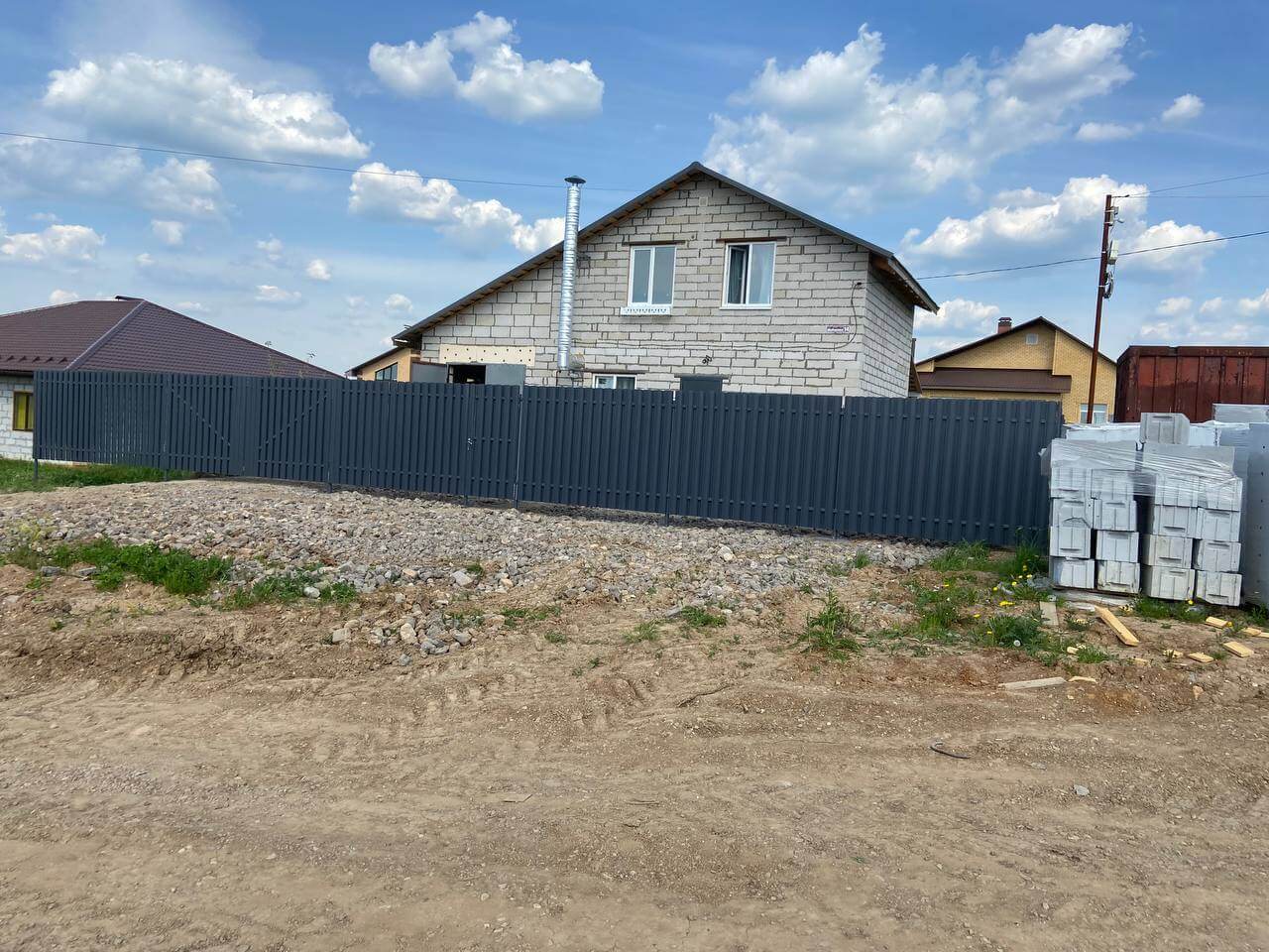 Забор из евроштакетника 16м RAL7024 Серый Графит фото 6 в Сланцах