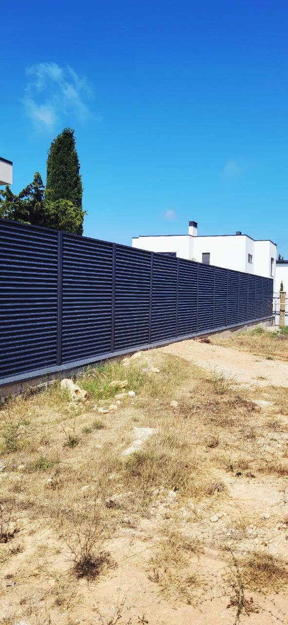 Забор-жалюзи 65м RAL7024/7024 Серый Графит МАТТЕ двусторонний фото 6 в Сланцах