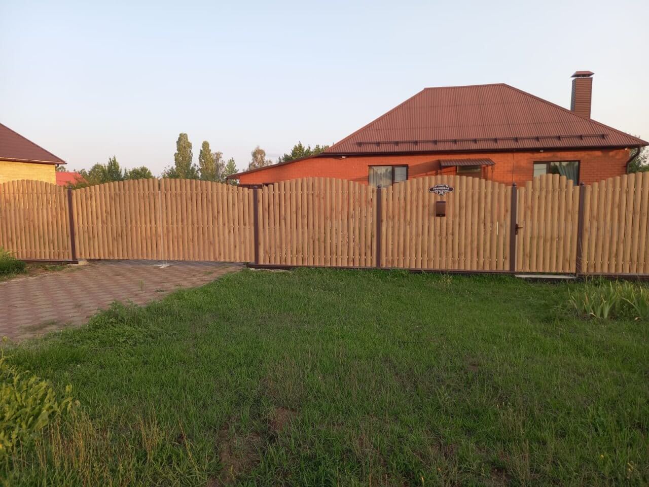 Забор из евроштакетника 24м Клен Светлый SteelArt фото 3 в Сланцах