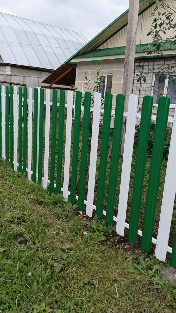 Забор из евроштакетника 10м RAL9003 Белый, RAL6029 Зеленая Мята фото 2 в Сланцах