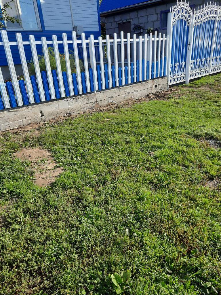 Забор из евроштакетника 14м RAL9003 Белый, RAL5005 Синий Сигнал фото 3 в Сланцах