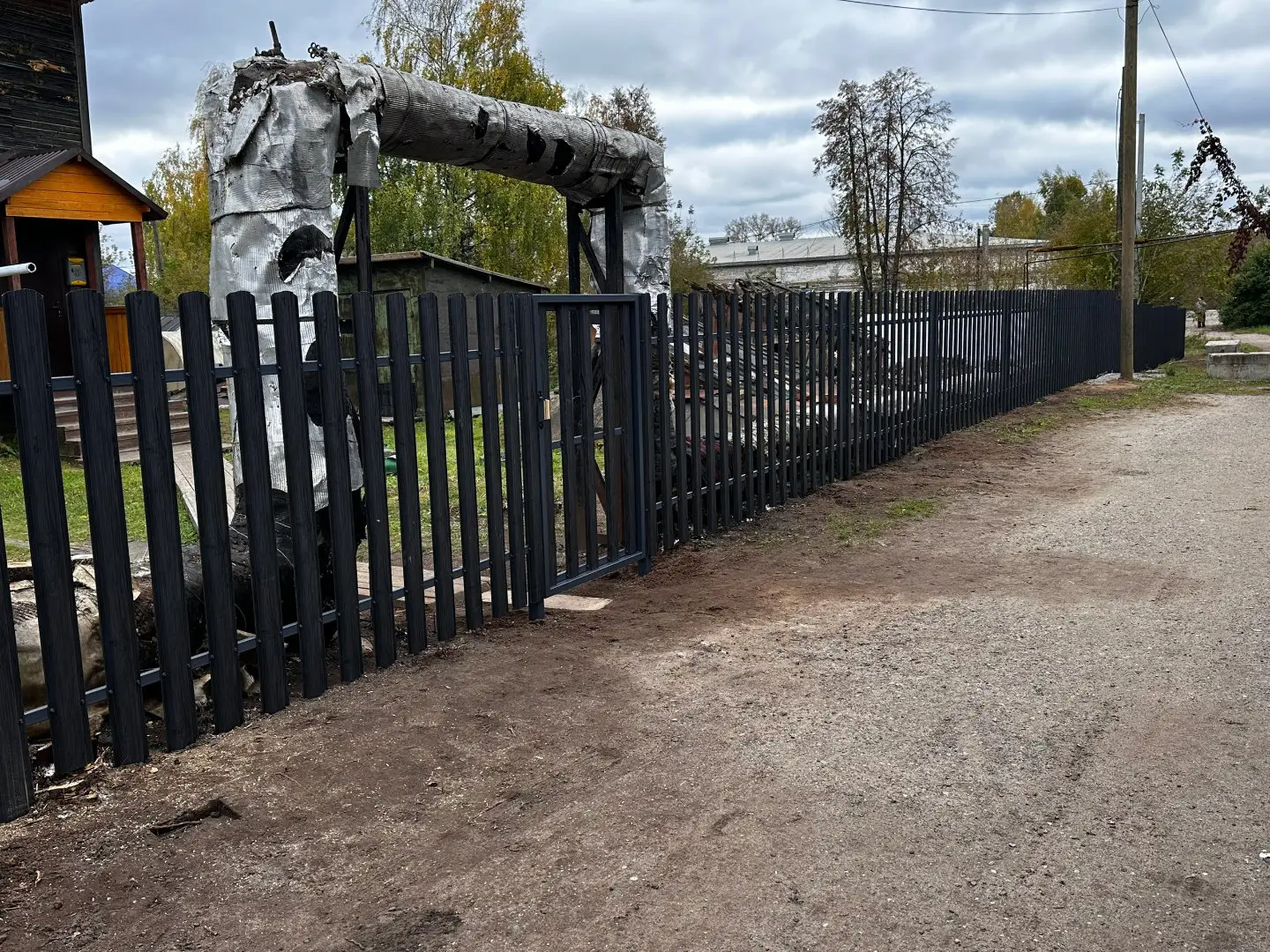 Забор из евроштакетника 63м Черное Дерево 3D Принтек фото 5 в Сланцах